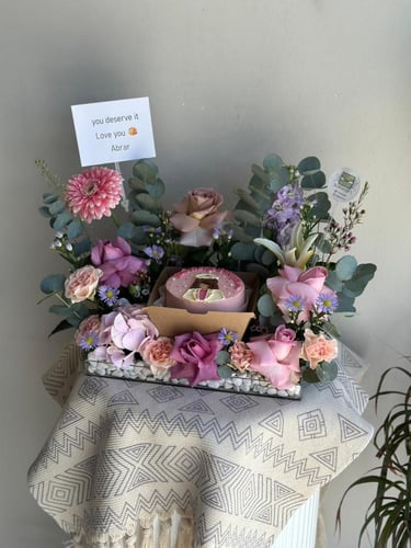 ستاند ورد مع كيكه لنش بوكس