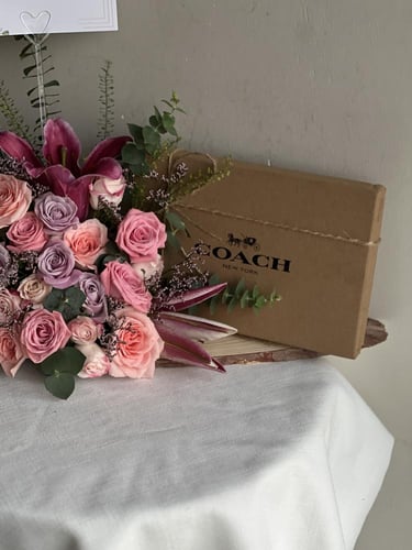 طقم كوتش مع التنسيق محفظة ومحفظة بطايق وميدالية