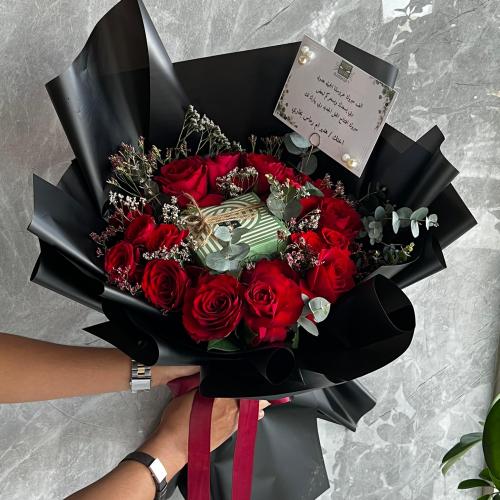 باقة ورد لون احمر مع شوكلت باتشي