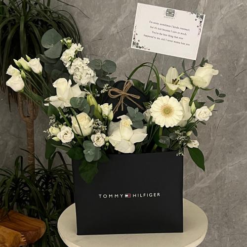 تنسيق كيس تومي مع اسواره تومي