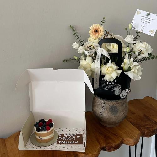 سلة ورد مع كيك جاناش