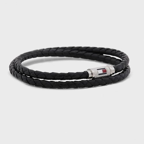 تنسيق كلاسيـك انيق مع اسواره تومي