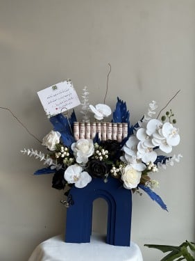 ستاند ورد انيق مع مبلغ مالي