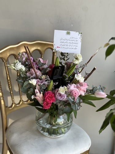 فازه ورد مع سلسال ذهب من اختيارك