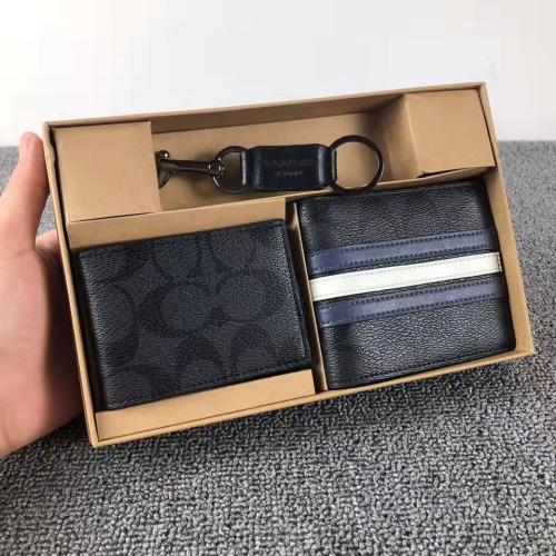 طقم كوتش محفظة ومحفظة بطايق وميدالية