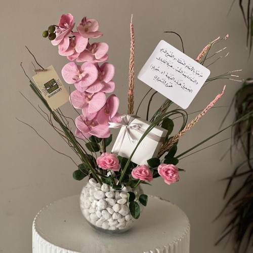 تنسيق هدية فازه ورد صناعي - نسائي