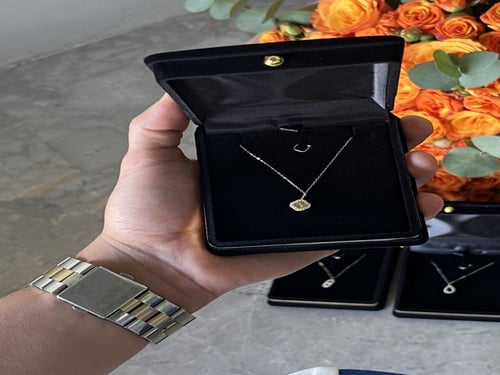 فازه ورد الفراشه مع سلسال ذهب