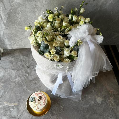 باقة ورد مع كيكه