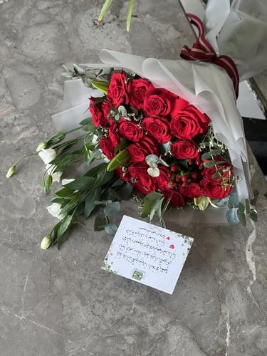باقة ورد باللون الاحمر