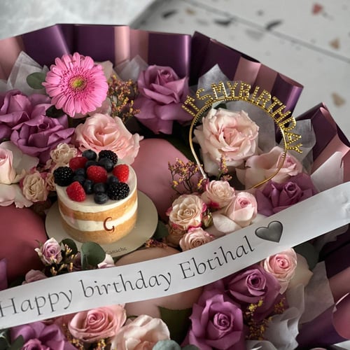 باقة ورد الهبه مع كيكه / Bouquet with cake