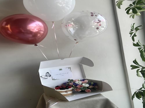 كيكه وورد انيقه مع البالون الجميل