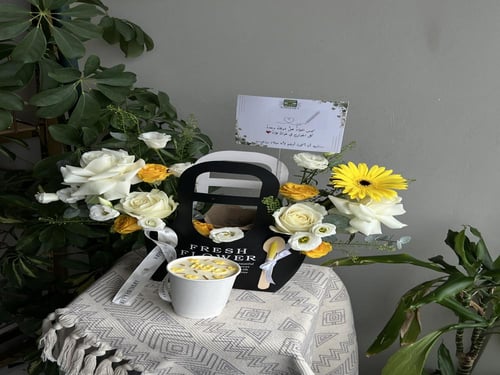 سلة ورد مع الكب كيك