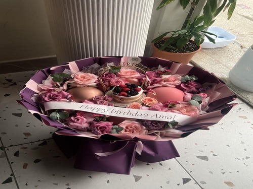 باقة ورد الهبه مع كيكه / Bouquet with cake