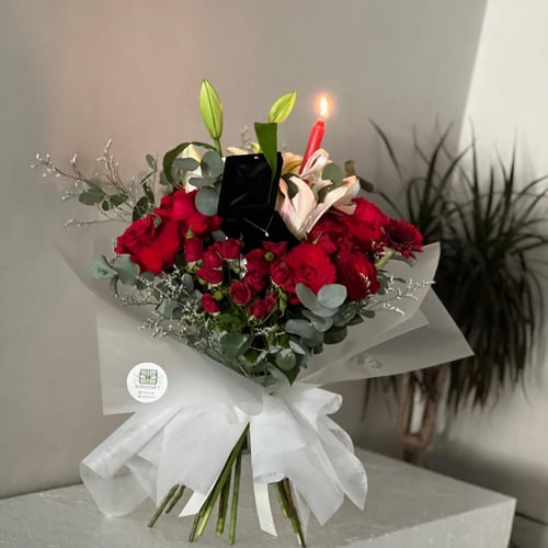 باقه ورد مع ذهب