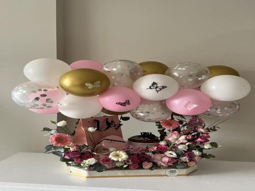 ستاند الغيمه مع الكيكه والبالون فخمه جداً