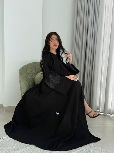 عباية تطريز ورود أسود ( 703 )