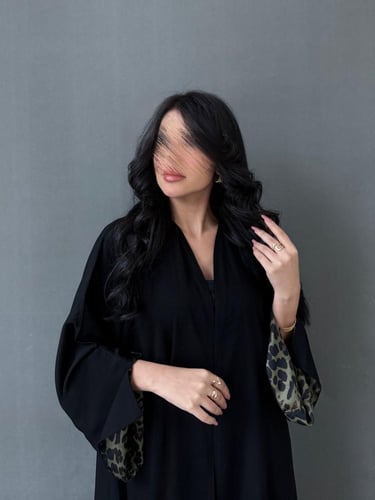 عباية أكمام ساتان تايقر