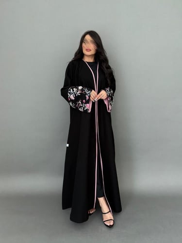 عباية مع تطريز أكمام وردي ( 709 )