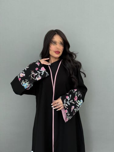 عباية مع تطريز أكمام وردي ( 709 )