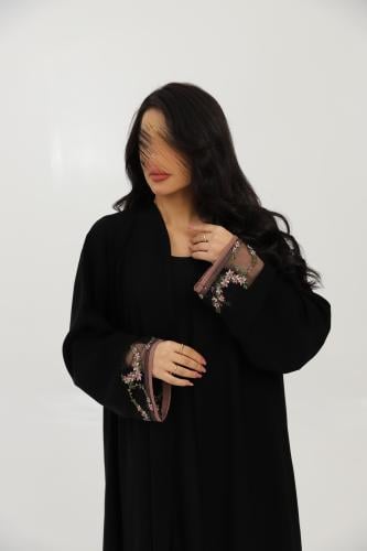 عباية بأكمام تل وورود وردي ( ٧١٢ )