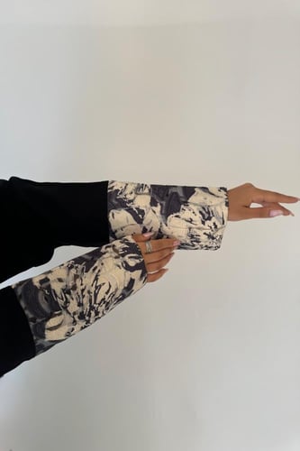 عبايه بأكمام جاكار سكري