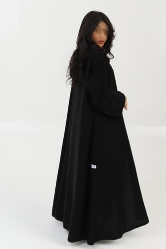 عباية أكمام ورود مطرزه ( 706 )