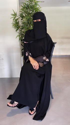 عباية فتاة الميلاد