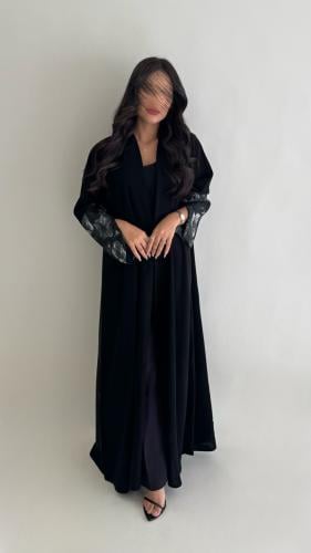 عباية أكمام جاكار ورود أسود
