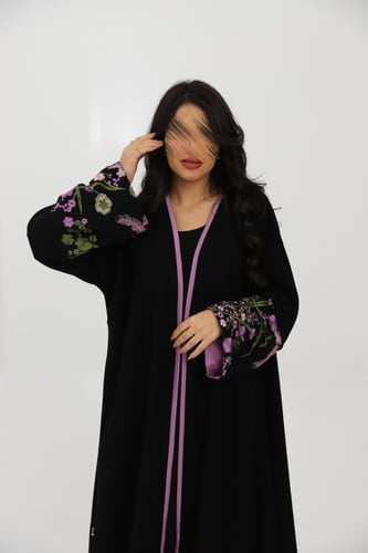 عباية بأكمام مطرزة باللون البنفسجي ( ٧١٢ )