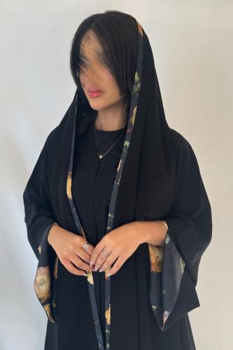 عباية بأكمام ورود كحلي