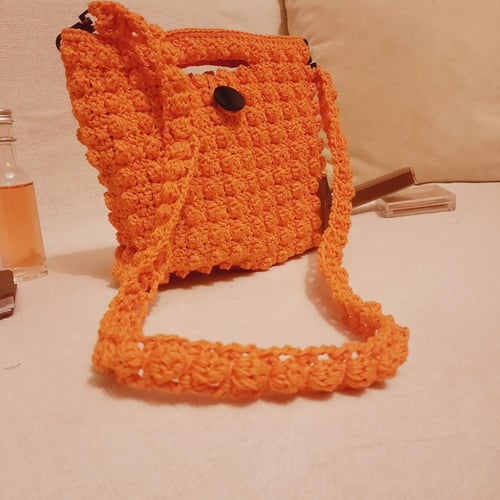 حقيبة برتقالية