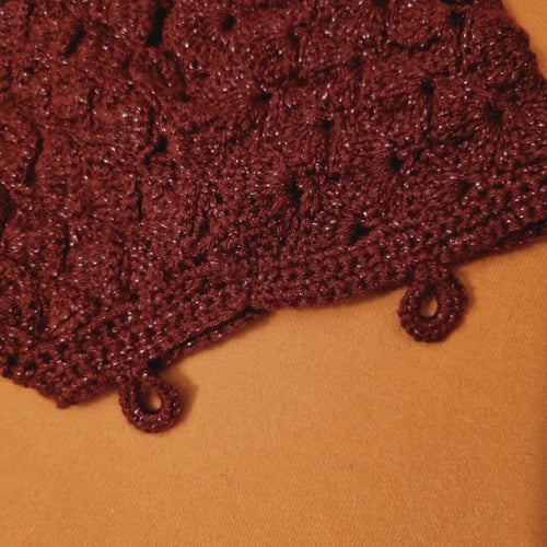 غلاف مناديل احمر