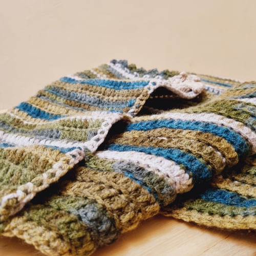 حامل ادوات اخضر