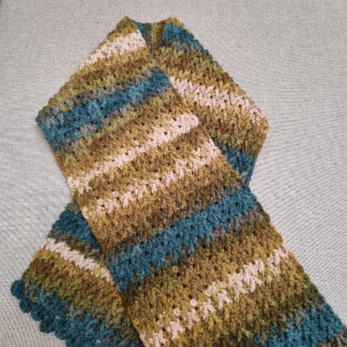 شال اخضر مموج