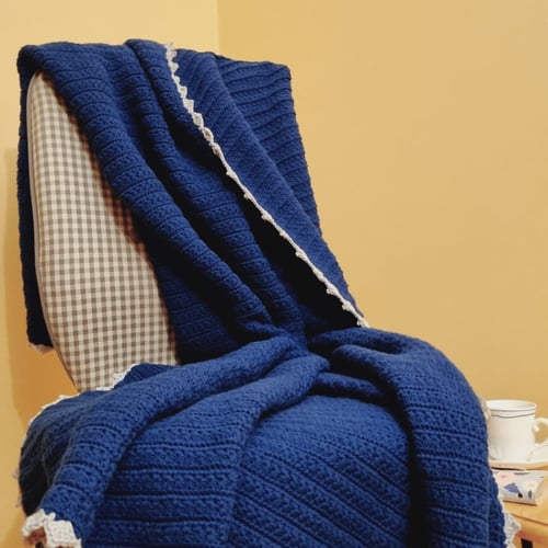 بطانية بلون كحلي