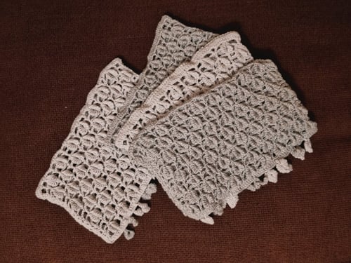 نصف غطاء وسادة رمادي