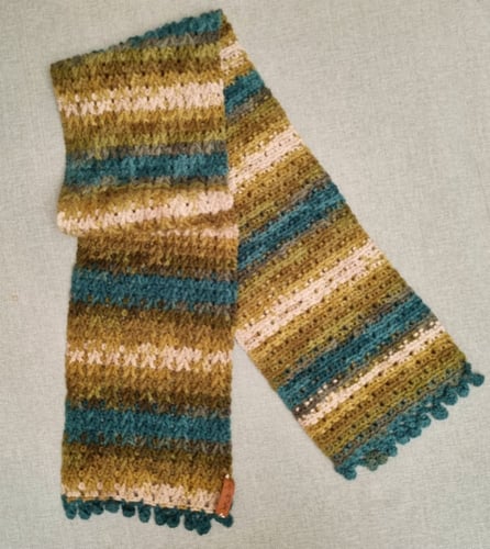 شال اخضر مموج