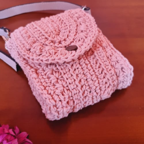 حقيبة يد صغيرة وردية