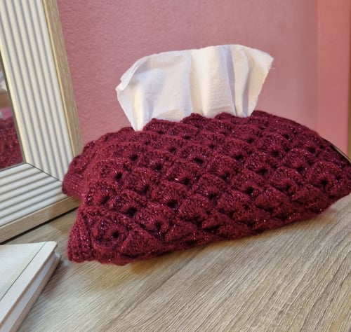 غلاف مناديل احمر