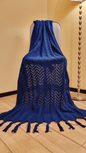 بطانية بلون كحلي