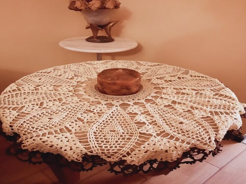 مفرش طاولة بيج و بني