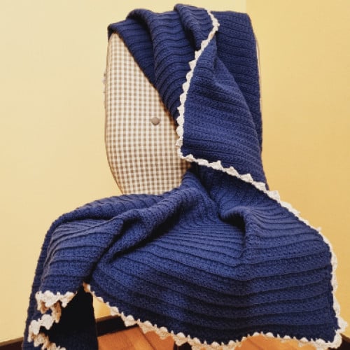 بطانية بلون كحلي