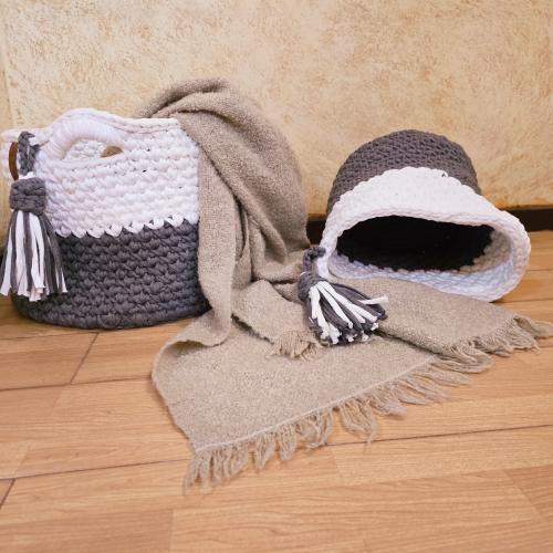 سلال رمادي و ابيض