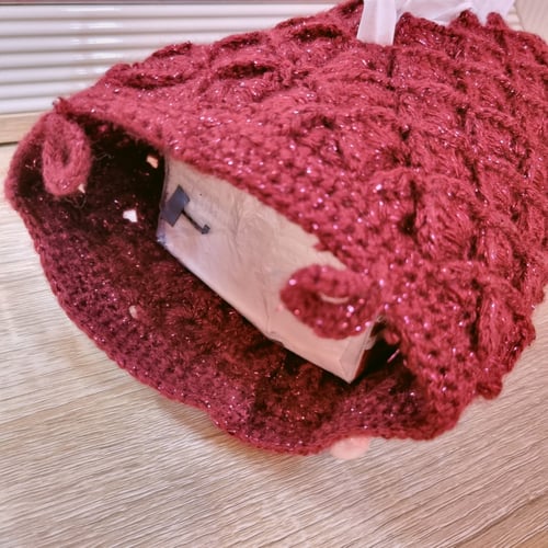 غلاف مناديل احمر