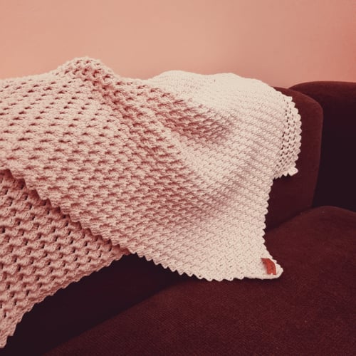 بطانية زهري فاتح