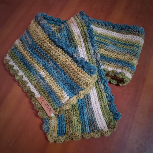 شال اخضر مموج