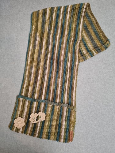 حامل ادوات اخضر