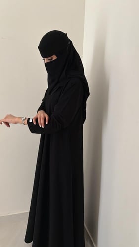 عباية اسود فاحم