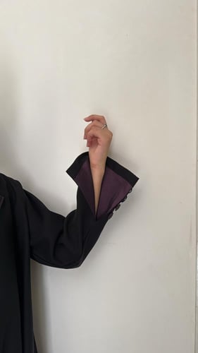 عباية بطرف بنفسجي