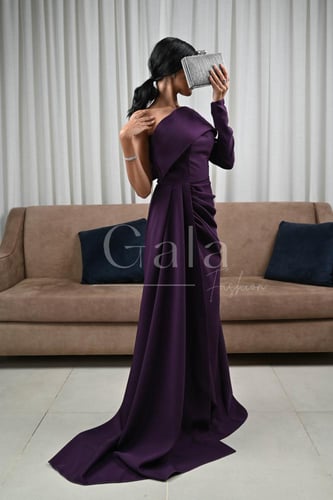 فستان طويل طرزان بذيل